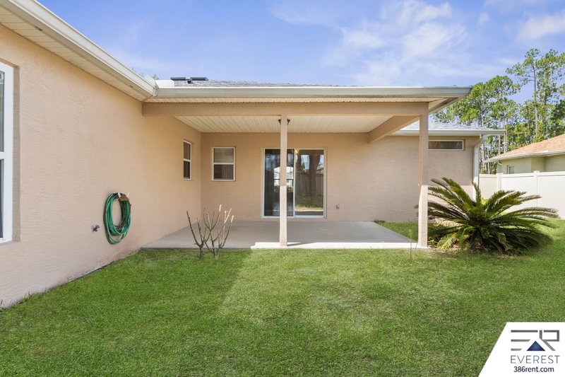 SPACIOUS, LIKE NEW 4/2/2 IN POPULAR PINE GROVE property image
