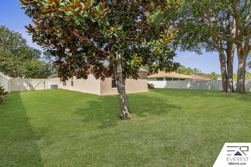 SPACIOUS, LIKE NEW 4/2/2 IN POPULAR PINE GROVE property image