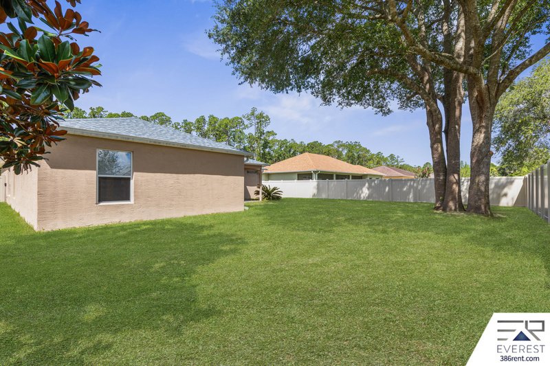 SPACIOUS, LIKE NEW 4/2/2 IN POPULAR PINE GROVE property image