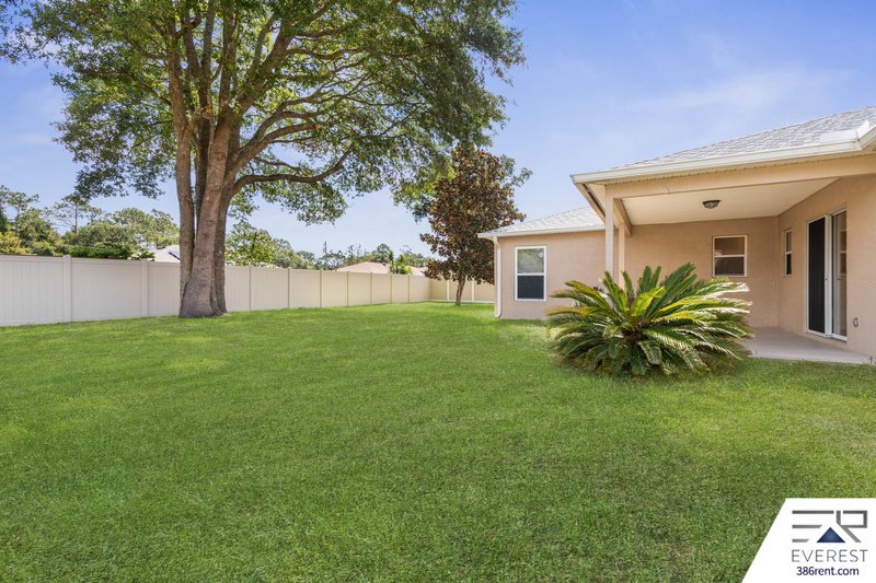 SPACIOUS, LIKE NEW 4/2/2 IN POPULAR PINE GROVE property image
