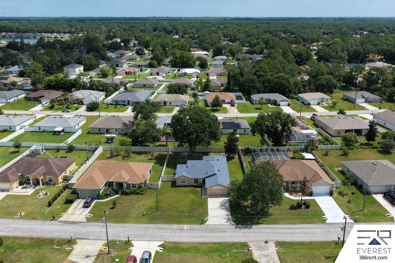 SPACIOUS, LIKE NEW 4/2/2 IN POPULAR PINE GROVE property image