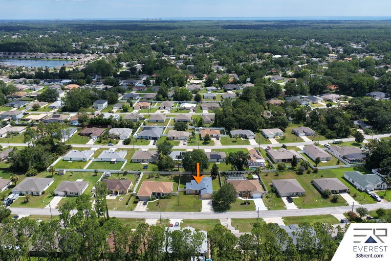 SPACIOUS, LIKE NEW 4/2/2 IN POPULAR PINE GROVE property image