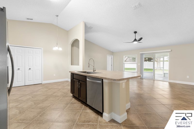 FULLY FENCED, SPACIOUS 4+DEN/3/2 IN DESIRABLE INDIAN TRAILS property image