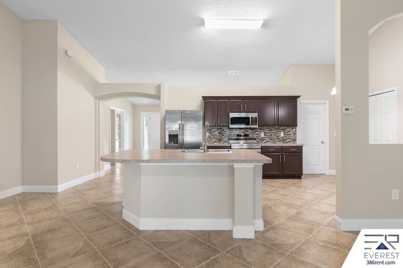 FULLY FENCED, SPACIOUS 4+DEN/3/2 IN DESIRABLE INDIAN TRAILS property image