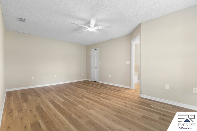 FULLY FENCED, SPACIOUS 4+DEN/3/2 IN DESIRABLE INDIAN TRAILS property image