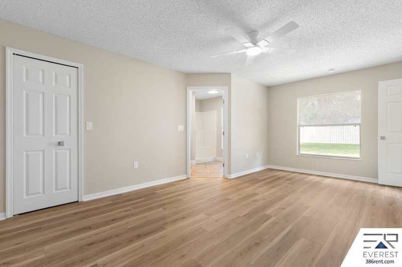FULLY FENCED, SPACIOUS 4+DEN/3/2 IN DESIRABLE INDIAN TRAILS property image