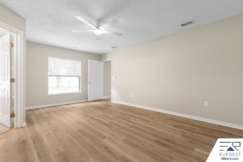 FULLY FENCED, SPACIOUS 4+DEN/3/2 IN DESIRABLE INDIAN TRAILS property image