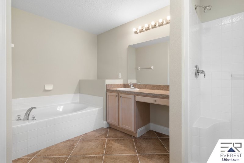 FULLY FENCED, SPACIOUS 4+DEN/3/2 IN DESIRABLE INDIAN TRAILS property image