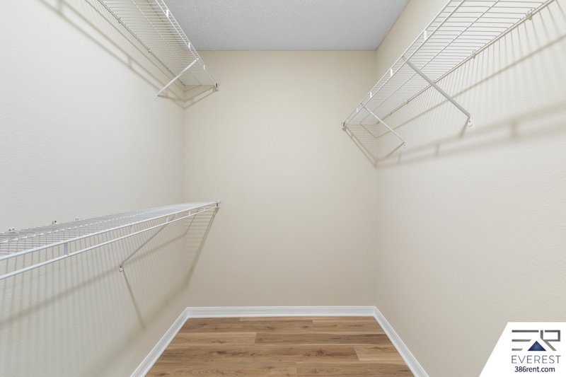 FULLY FENCED, SPACIOUS 4+DEN/3/2 IN DESIRABLE INDIAN TRAILS property image
