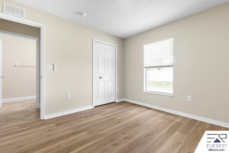 FULLY FENCED, SPACIOUS 4+DEN/3/2 IN DESIRABLE INDIAN TRAILS property image