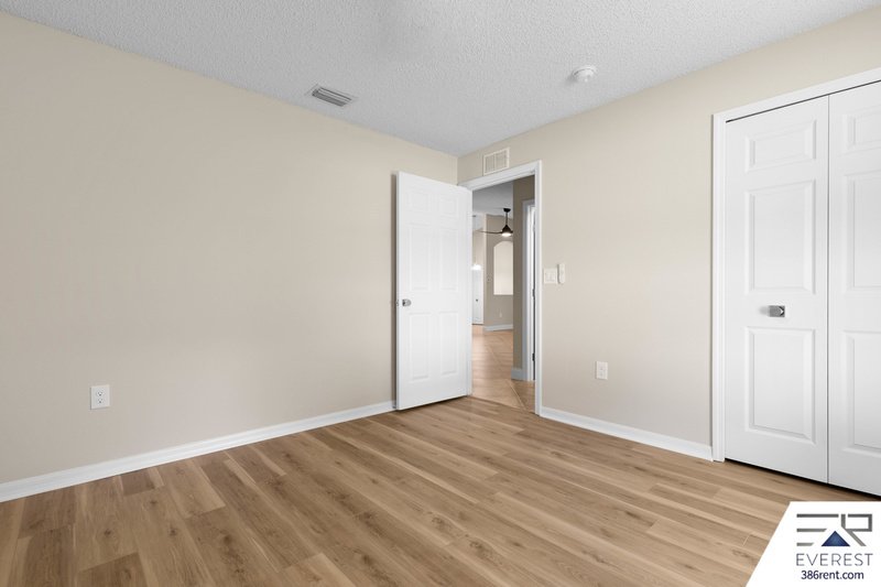 FULLY FENCED, SPACIOUS 4+DEN/3/2 IN DESIRABLE INDIAN TRAILS property image