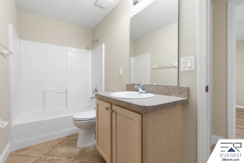 FULLY FENCED, SPACIOUS 4+DEN/3/2 IN DESIRABLE INDIAN TRAILS property image