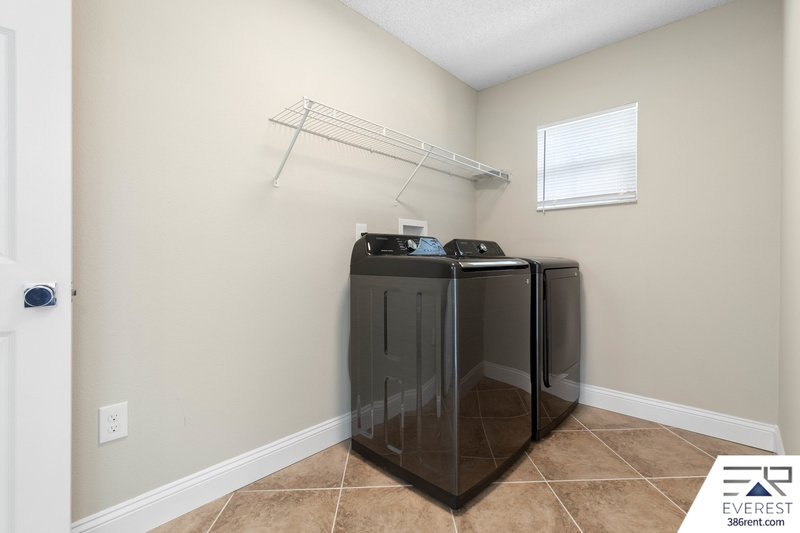 FULLY FENCED, SPACIOUS 4+DEN/3/2 IN DESIRABLE INDIAN TRAILS property image