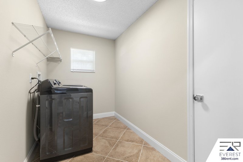 FULLY FENCED, SPACIOUS 4+DEN/3/2 IN DESIRABLE INDIAN TRAILS property image