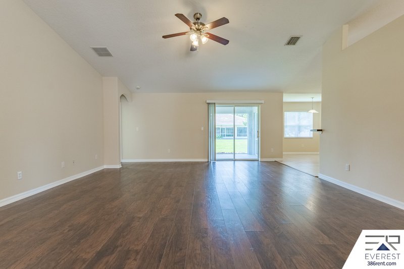 SPACIOUS 4/3/2 IN POPULAR LEHIGH WOODS property image