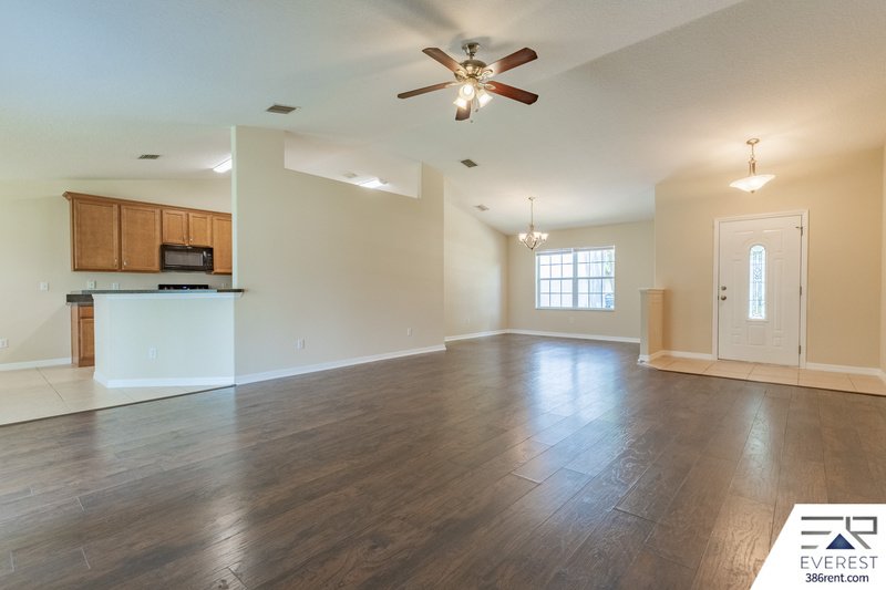 SPACIOUS 4/3/2 IN POPULAR LEHIGH WOODS property image