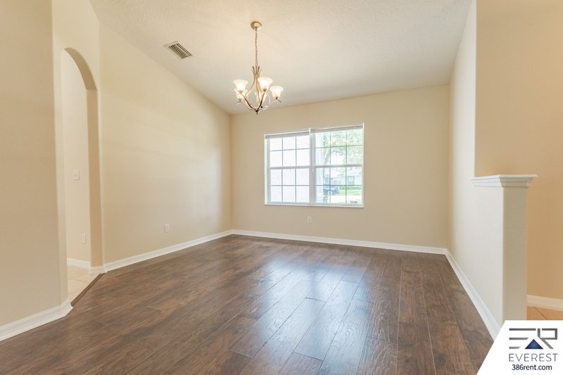 SPACIOUS 4/3/2 IN POPULAR LEHIGH WOODS property image