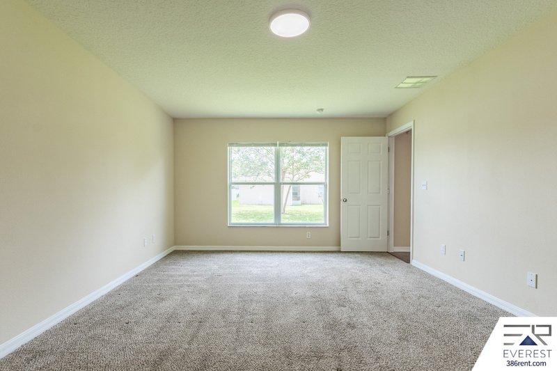 SPACIOUS 4/3/2 IN POPULAR LEHIGH WOODS property image