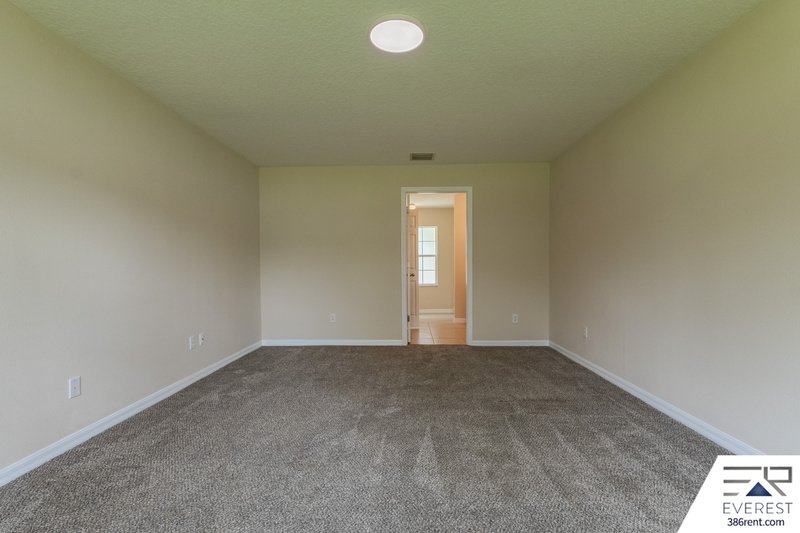 SPACIOUS 4/3/2 IN POPULAR LEHIGH WOODS property image