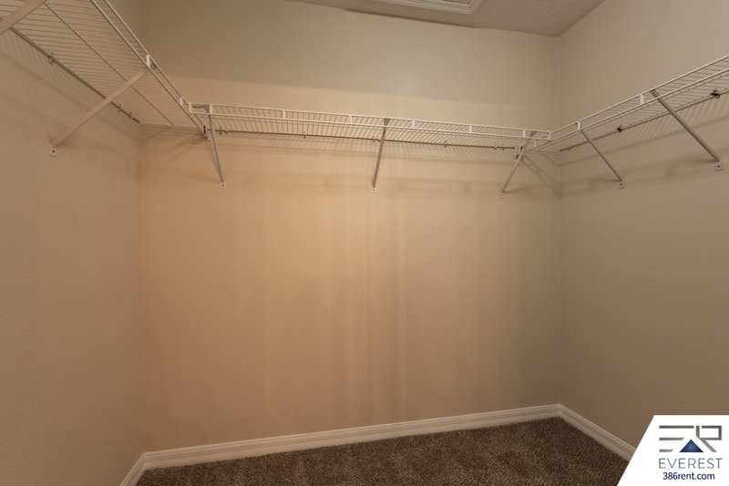 SPACIOUS 4/3/2 IN POPULAR LEHIGH WOODS property image