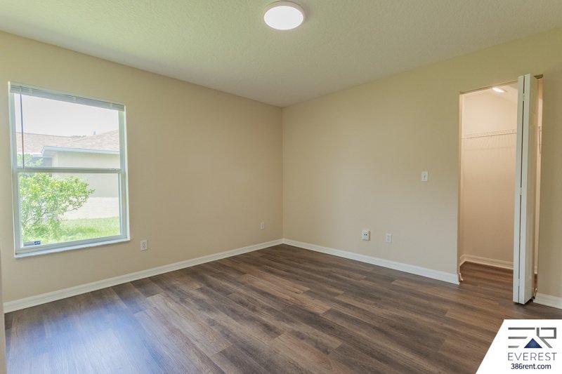 SPACIOUS 4/3/2 IN POPULAR LEHIGH WOODS property image