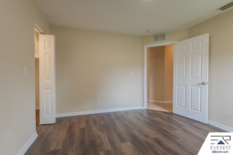 SPACIOUS 4/3/2 IN POPULAR LEHIGH WOODS property image