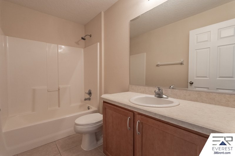 SPACIOUS 4/3/2 IN POPULAR LEHIGH WOODS property image