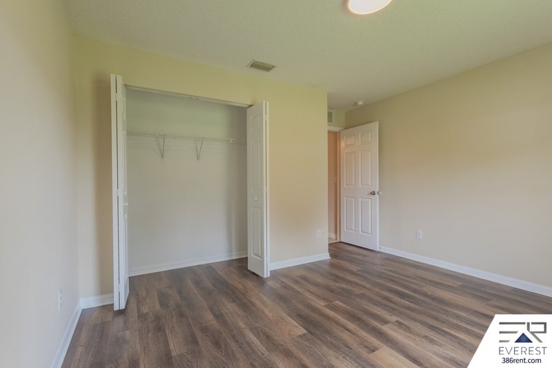 SPACIOUS 4/3/2 IN POPULAR LEHIGH WOODS property image