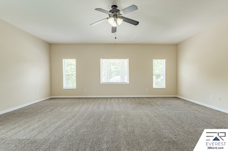 SPACIOUS 4/3/2 IN POPULAR LEHIGH WOODS property image