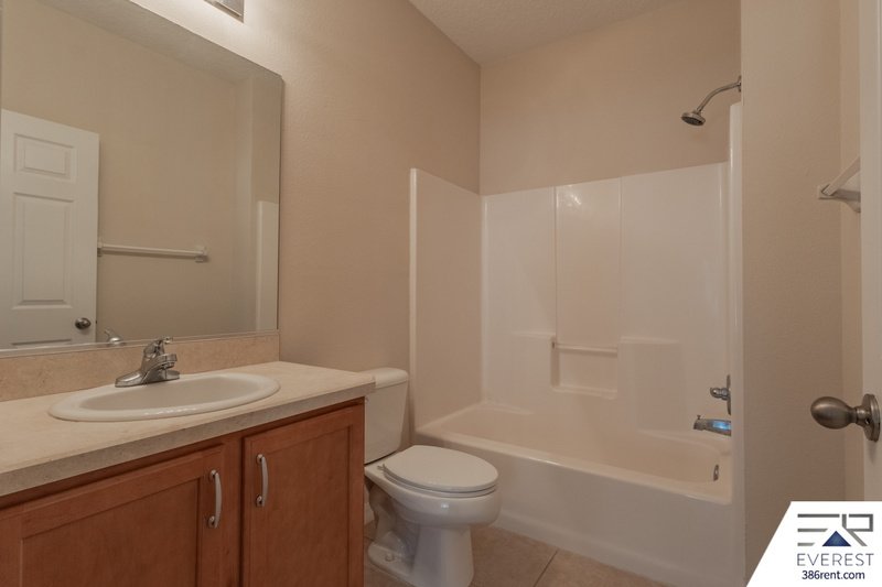 SPACIOUS 4/3/2 IN POPULAR LEHIGH WOODS property image