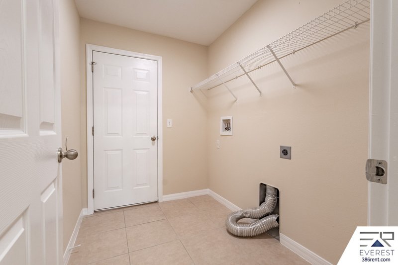 SPACIOUS 4/3/2 IN POPULAR LEHIGH WOODS property image