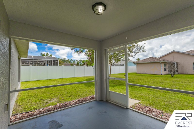 SPACIOUS 4/3/2 IN POPULAR LEHIGH WOODS property image
