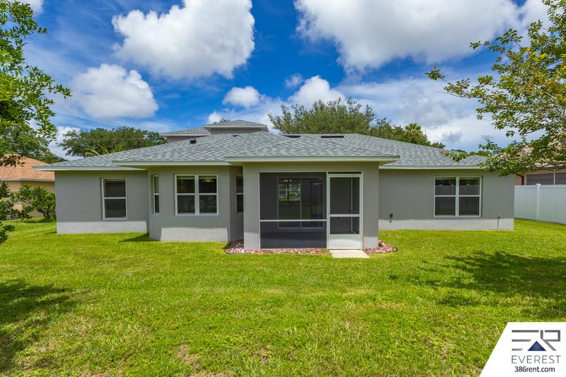 SPACIOUS 4/3/2 IN POPULAR LEHIGH WOODS property image