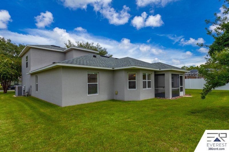 SPACIOUS 4/3/2 IN POPULAR LEHIGH WOODS property image