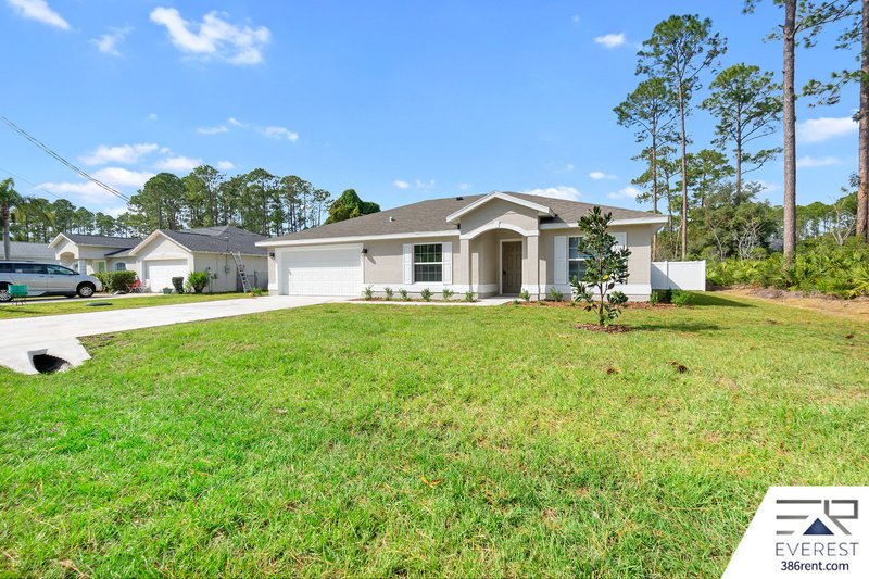 FULLY FENCED, LIKE NEW 4/2/2 IN BEAUTIFUL SEMINOLE WOODS property image