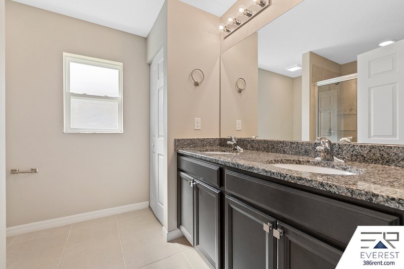 FULLY FENCED, LIKE NEW 4/2/2 IN BEAUTIFUL SEMINOLE WOODS property image