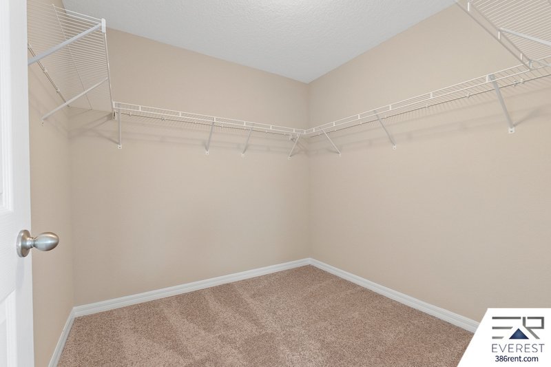 FULLY FENCED, LIKE NEW 4/2/2 IN BEAUTIFUL SEMINOLE WOODS property image