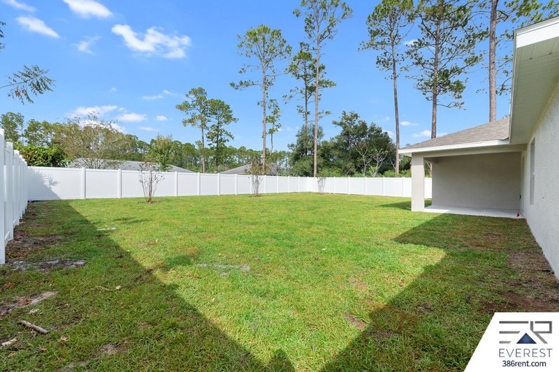 FULLY FENCED, LIKE NEW 4/2/2 IN BEAUTIFUL SEMINOLE WOODS property image