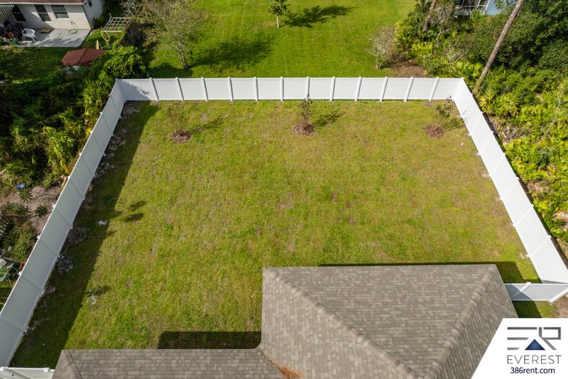 FULLY FENCED, LIKE NEW 4/2/2 IN BEAUTIFUL SEMINOLE WOODS property image
