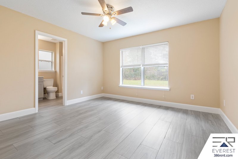 FULLY FENCED, LIKE NEW 3/2/1 IN POPULAR LEHIGH WOODS property image