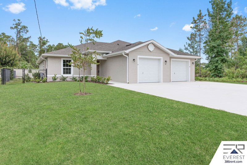 FULLY FENCED, LIKE NEW 3/2/1 TOWNHOUSE IN BEAUTIFUL SEMINOLE WOODS property image