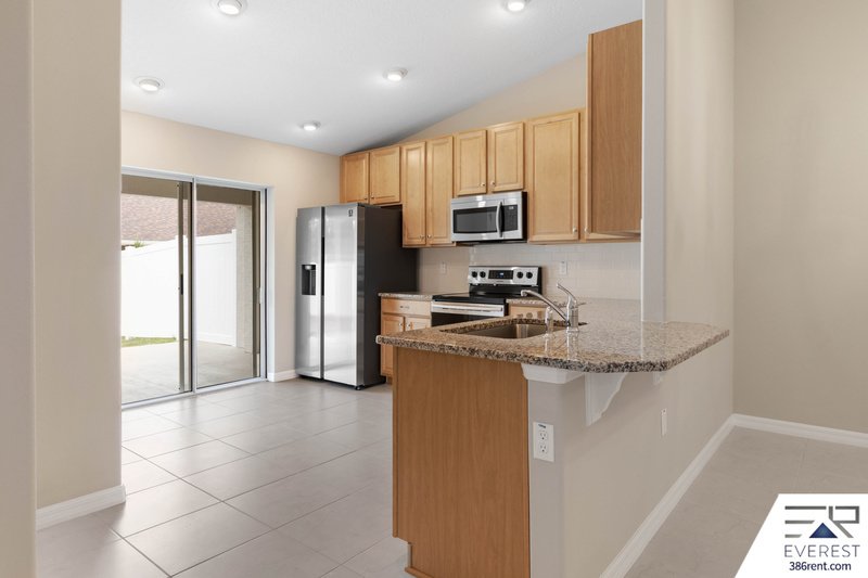FULLY FENCED, LIKE NEW 3/2/1 TOWNHOUSE IN BEAUTIFUL SEMINOLE WOODS property image