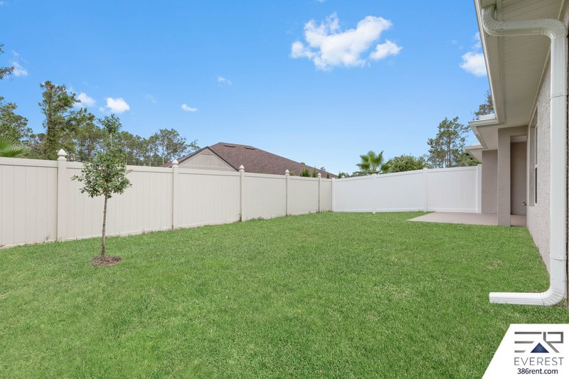 FULLY FENCED, LIKE NEW 3/2/1 TOWNHOUSE IN BEAUTIFUL SEMINOLE WOODS property image