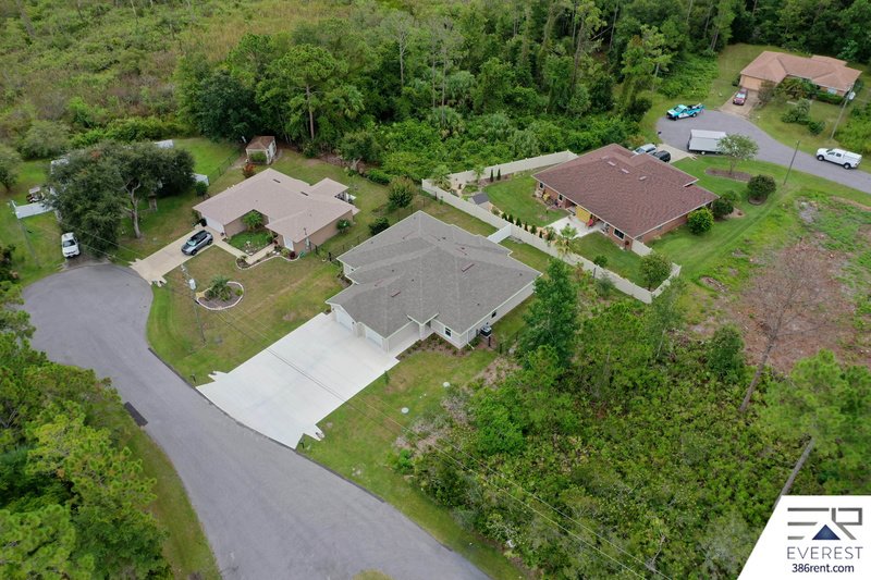 FULLY FENCED, LIKE NEW 3/2/1 TOWNHOUSE IN BEAUTIFUL SEMINOLE WOODS property image