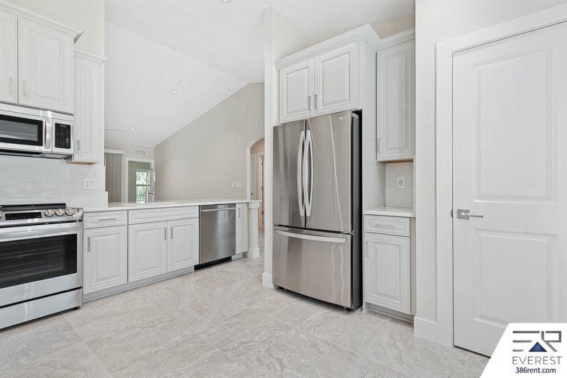 CUSTOM BUILT, LIKE NEW 4/2/2, fully fenced on a quiet cul-de-sac property image