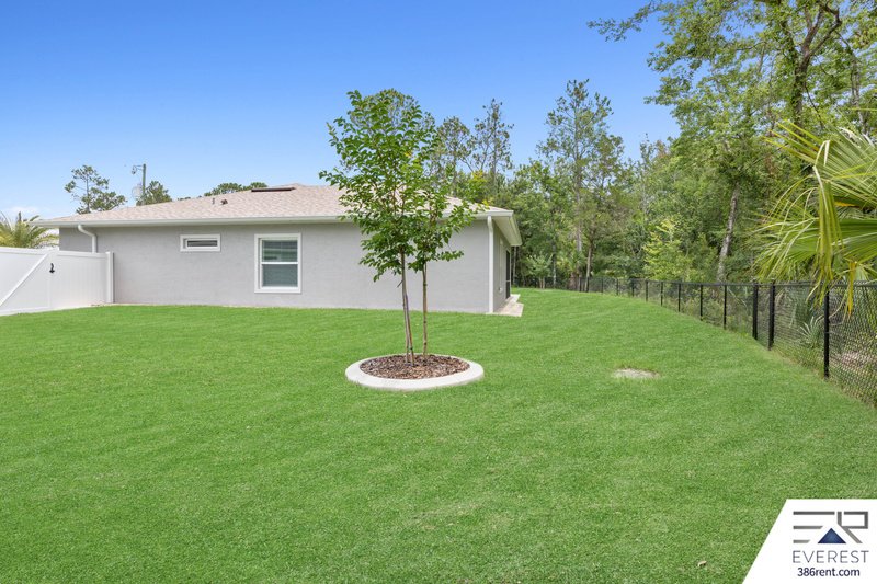 CUSTOM BUILT, LIKE NEW 4/2/2, fully fenced on a quiet cul-de-sac property image