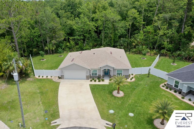 CUSTOM BUILT, LIKE NEW 4/2/2, fully fenced on a quiet cul-de-sac property image