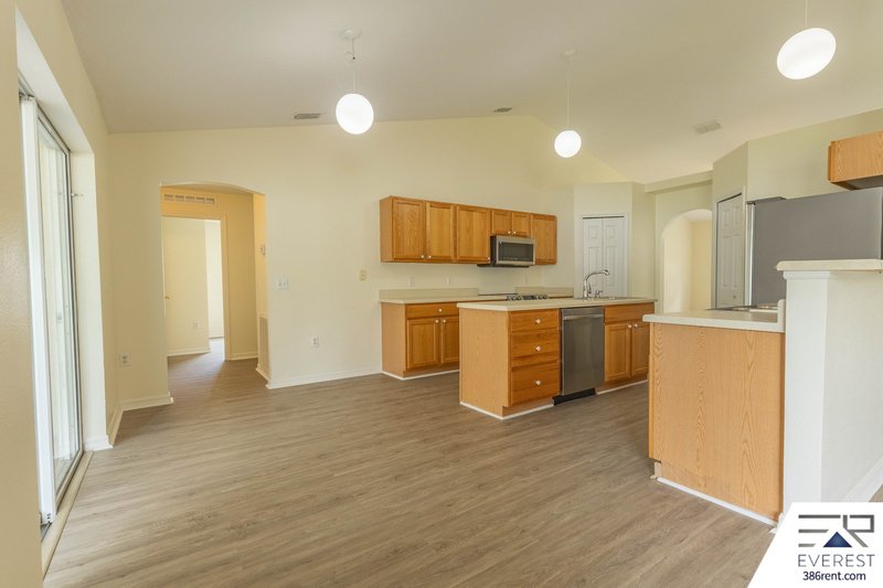 FULLY FENCED 4/2/2 IN DESIRABLE SEMINOLE WOODS property image