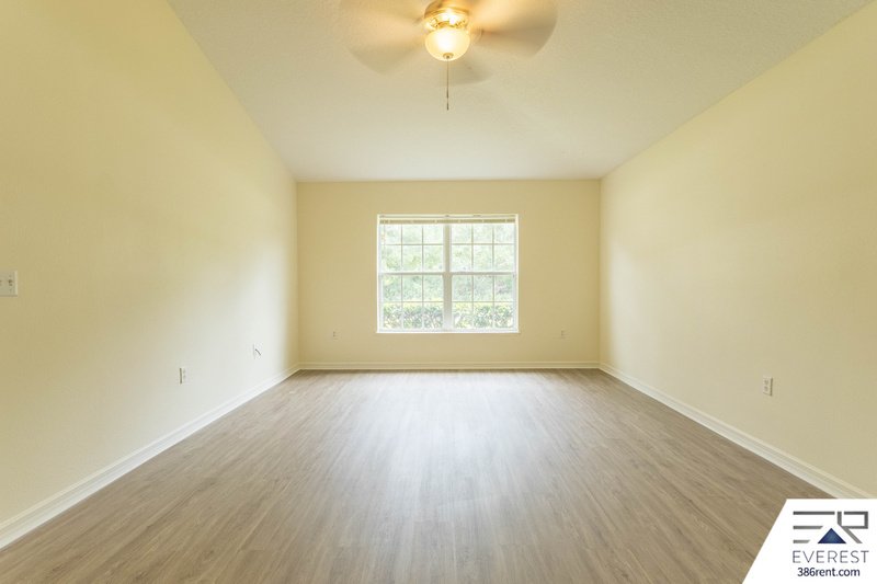 FULLY FENCED 4/2/2 IN DESIRABLE SEMINOLE WOODS property image