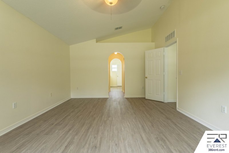 FULLY FENCED 4/2/2 IN DESIRABLE SEMINOLE WOODS property image